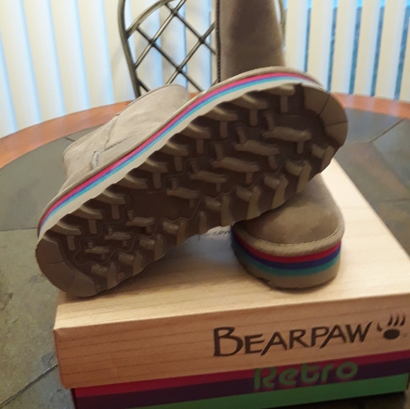 Bearpaw Retro Boots - Picture 2 of 4